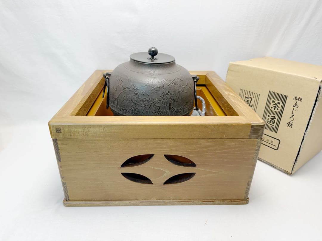 未使用 茶道具 桑 七宝透置炉 炉 置炉用炭型電熱器 浜松地紋釜3点セット 紙箱