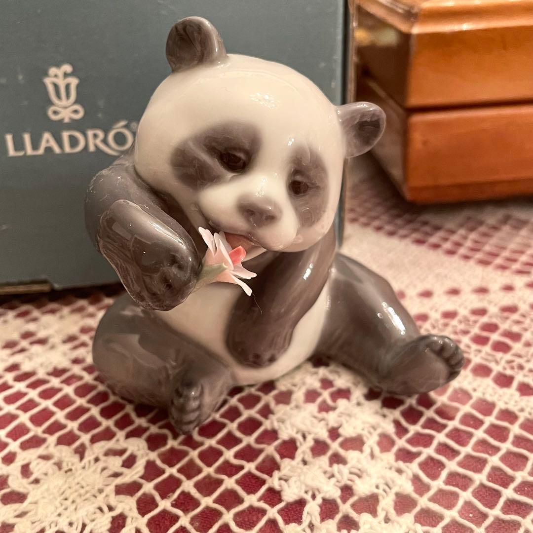 新品　未使用　リヤドロ　パンダ　箱付き　スペイン製　陶器人形　白磁　置物