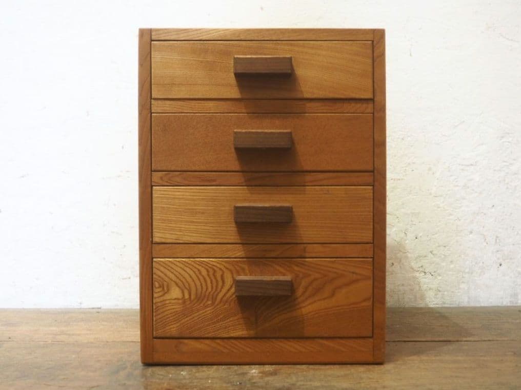 1342 重厚な無垢材の収納棚　小引き出し　チェスト　ケース　レトロ　小物入れ