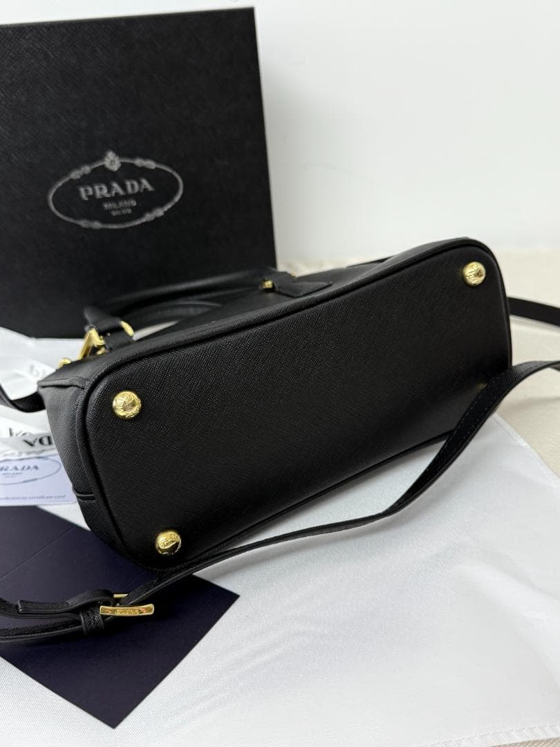 セール！ブラックレザー ショルダーバッグ