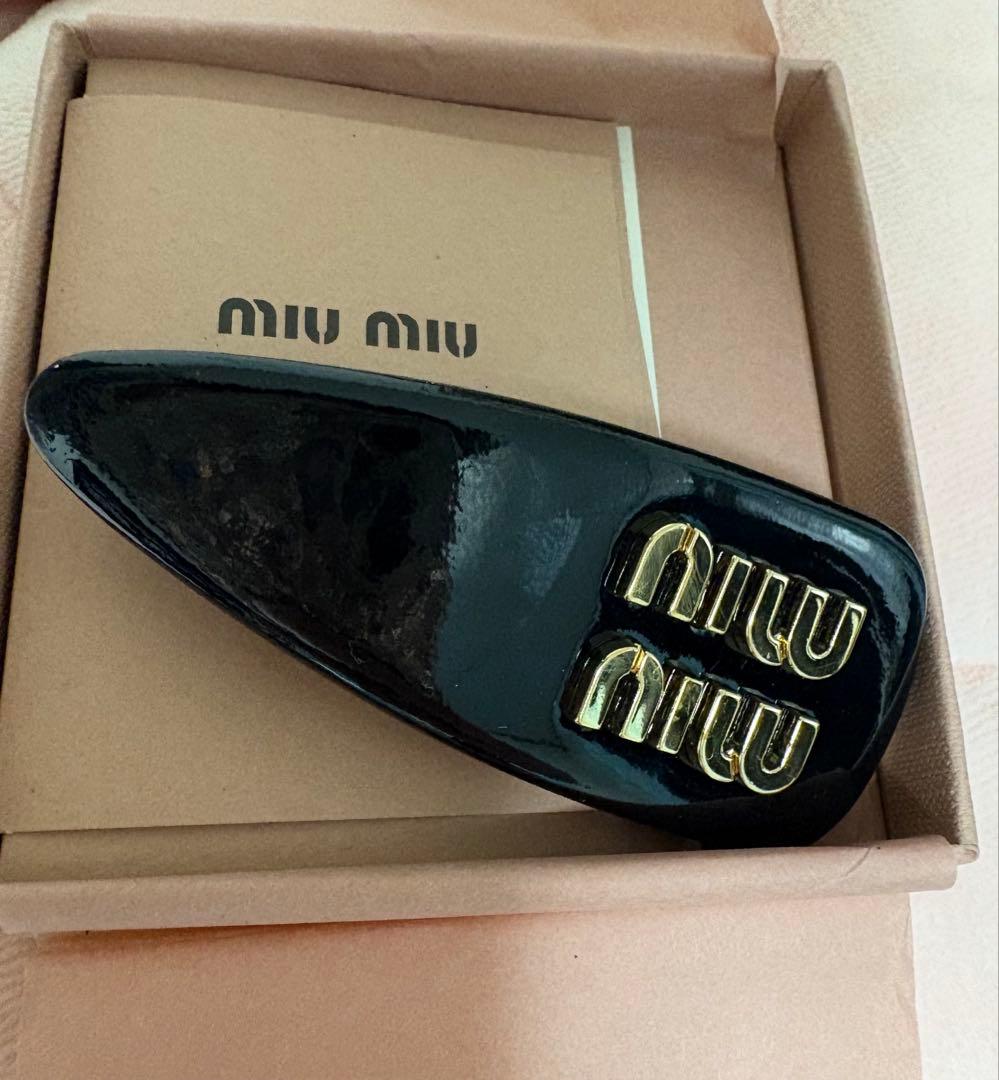 MIU MIU ロゴ入り ブラックヘアクリップ
