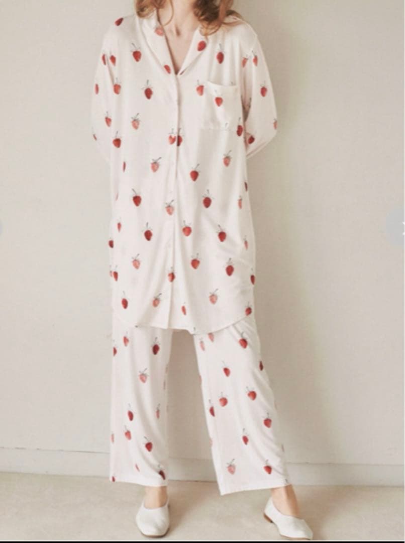 ジェラートピケ　ストロベリーモチーフ　シャツドレス＆ロングパンツ　オフホワイト