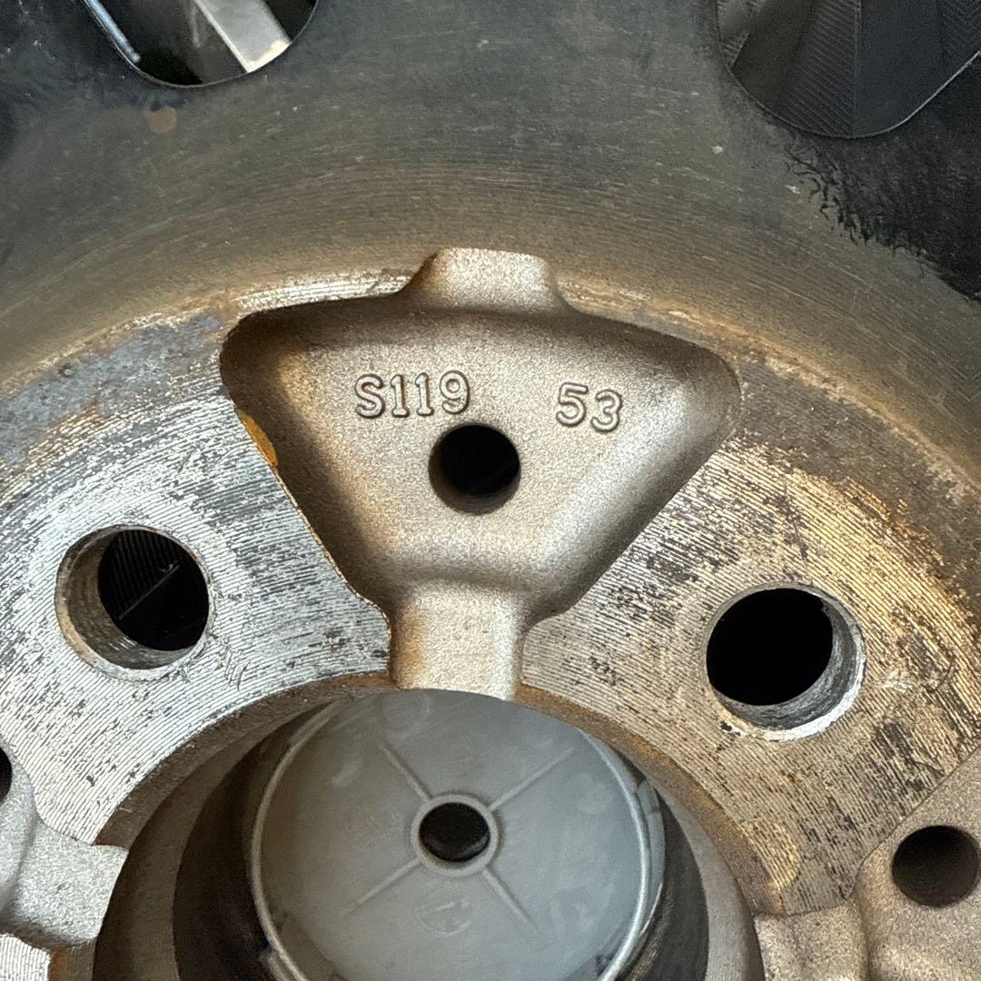 BRIDGESTONE スタッドレス　225/60R17 PCD100 5H