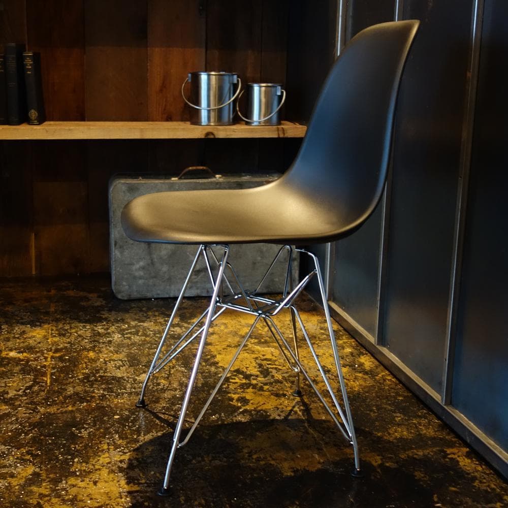 ケンさん イームズ DSR シェルチェアー ブラックとオレンジ、2点セット