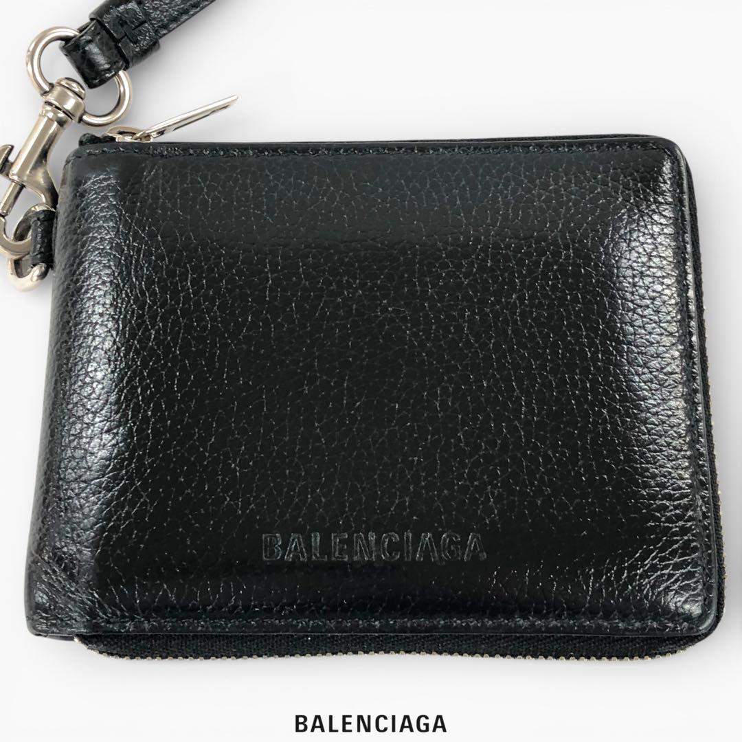 バレンシアガ エッセンシャル スモールウォレット ストラップ付き 財布