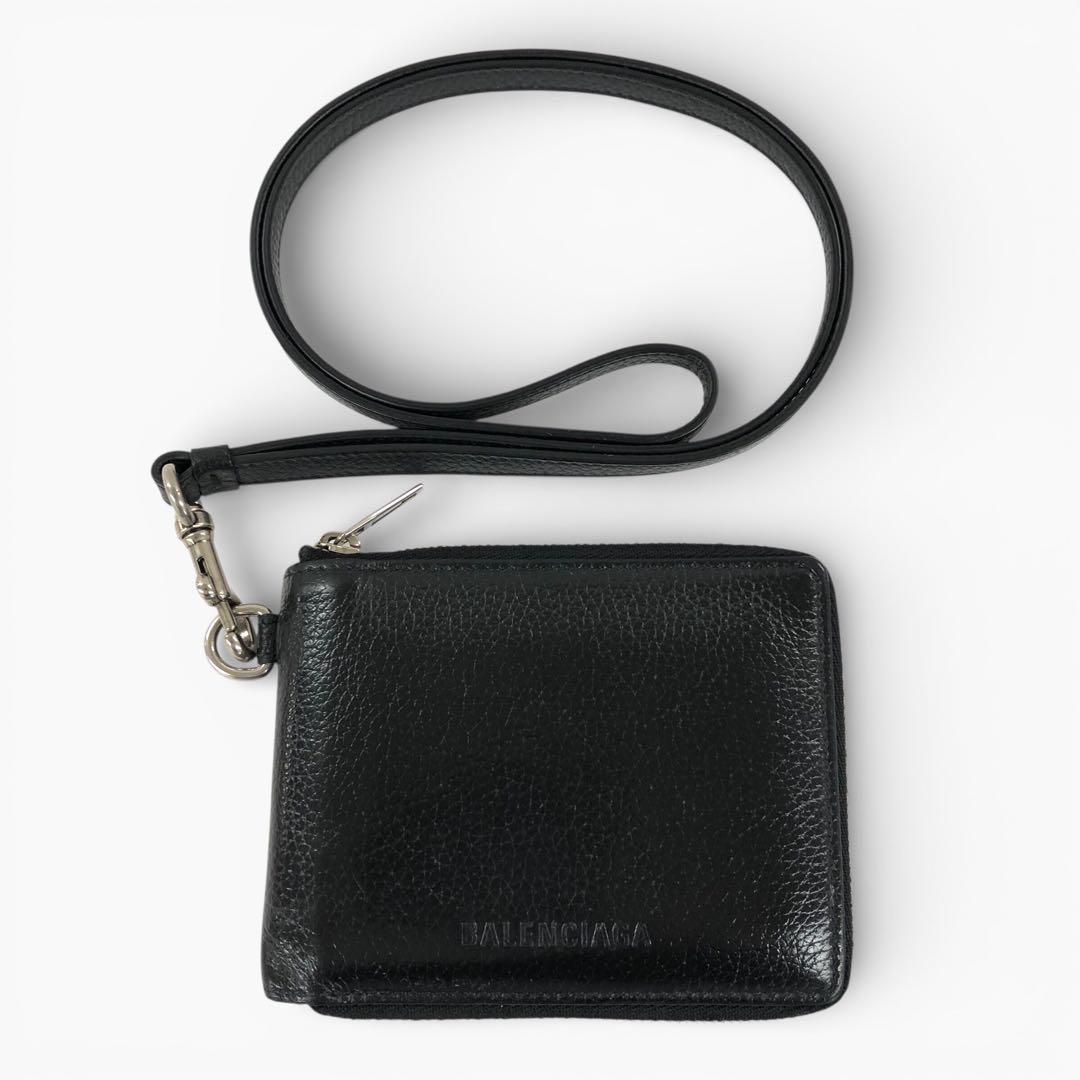 バレンシアガ エッセンシャル スモールウォレット ストラップ付き 財布