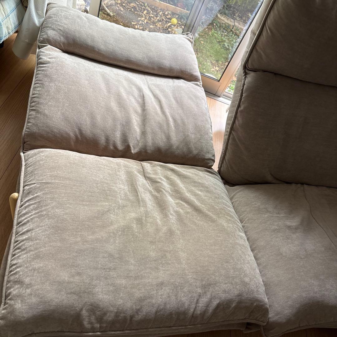 ベージュモダンソファ2人掛け 左右共180℃リクライニング可能　嬉しいハイバック