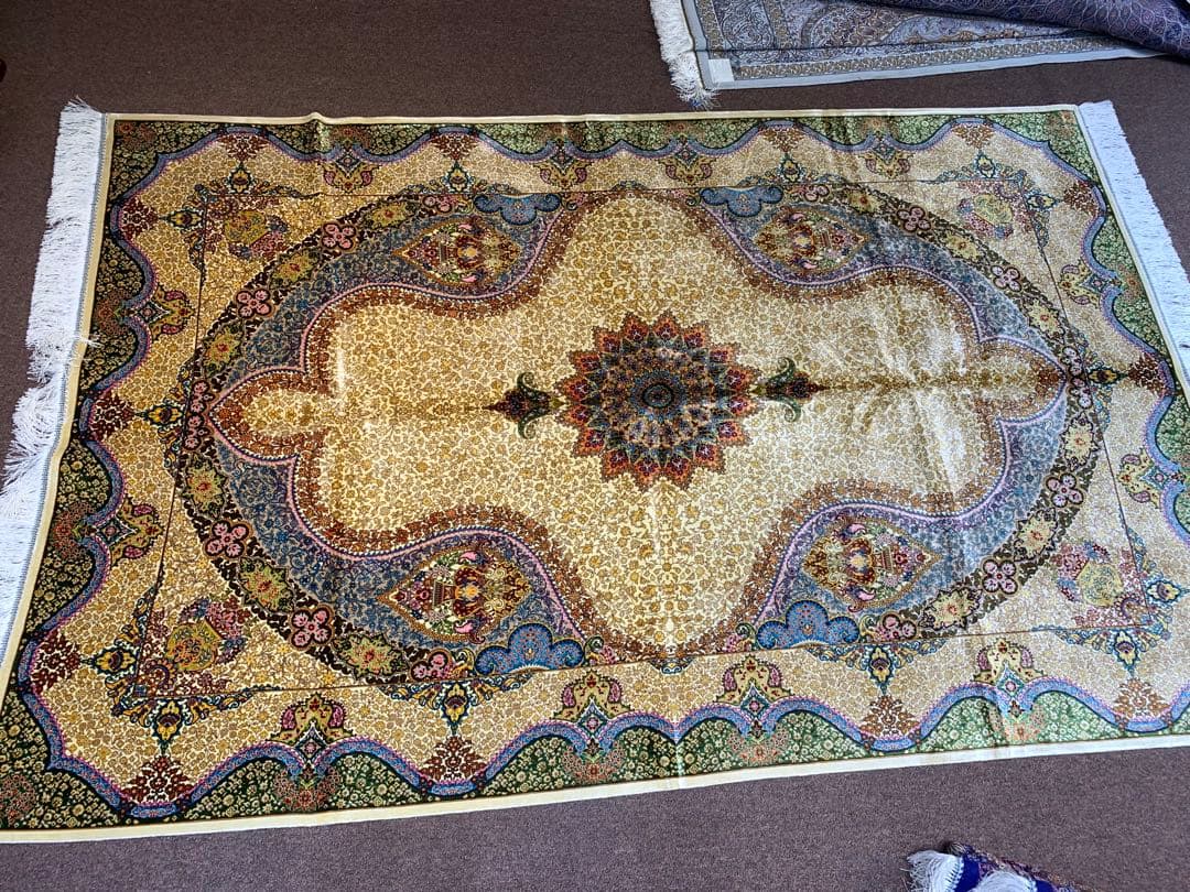 ペルシャ、イランシルク 150x230cm ラグ……7er