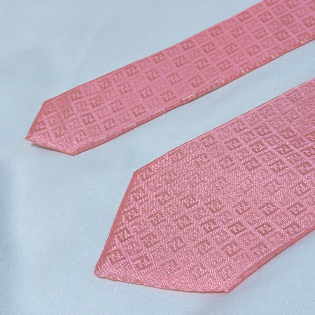 《極美品》FENDI ネクタイ ピンク ズッカ ジャガード 光沢