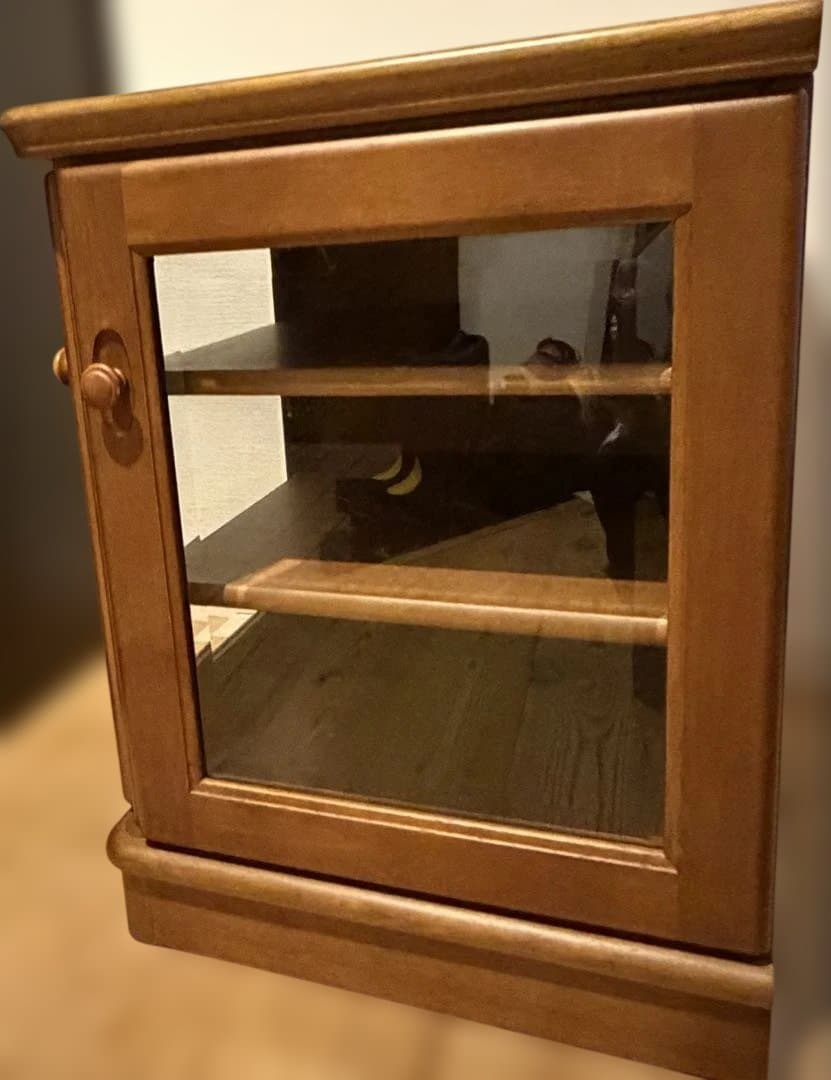 カリモク　両開き　ディスプレイラック　キャビネット　ガラスケース　棚高さ調整可