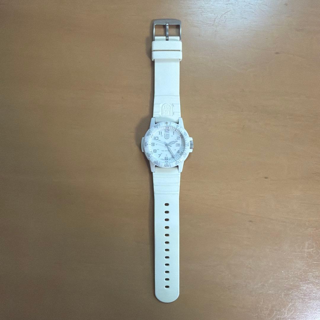 Luminox ホワイト 腕時計 100メートル防水　電池交換済み
