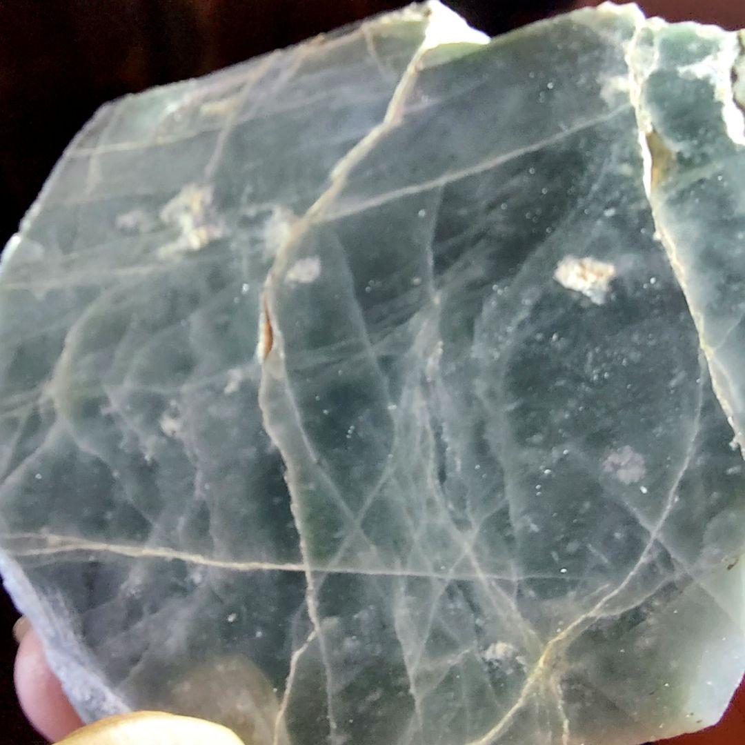 希少！ 産出量の少ない グアテマラ翡翠 JADEITE 原石 多面磨き 452