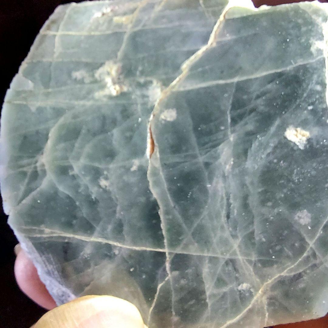 希少！ 産出量の少ない グアテマラ翡翠 JADEITE 原石 多面磨き 452