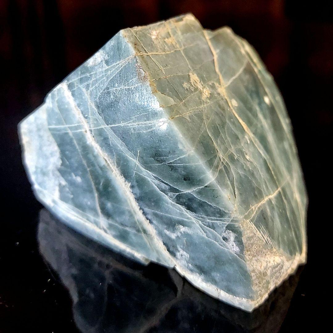 希少！ 産出量の少ない グアテマラ翡翠 JADEITE 原石 多面磨き 452