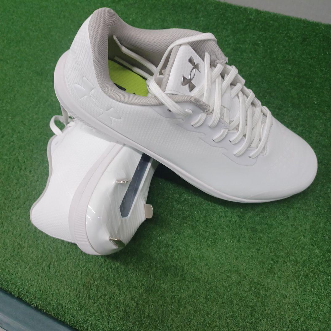 Under Armour ホワイト スパイク　28cm