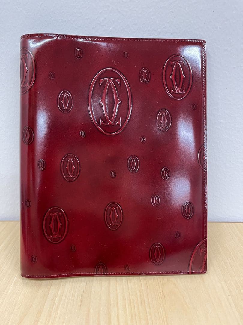 カルティエハッピーバースデーコレクションのレザーカバー限定ノートです。