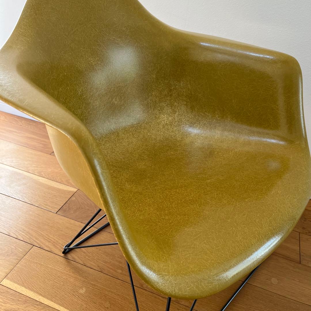 モダニカ　イームズ アームシェルチェア