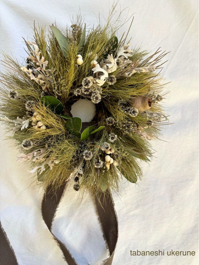 フサフサなコアラファンとナンキンハゼを紡いだシックなリース　クリスマス　リース