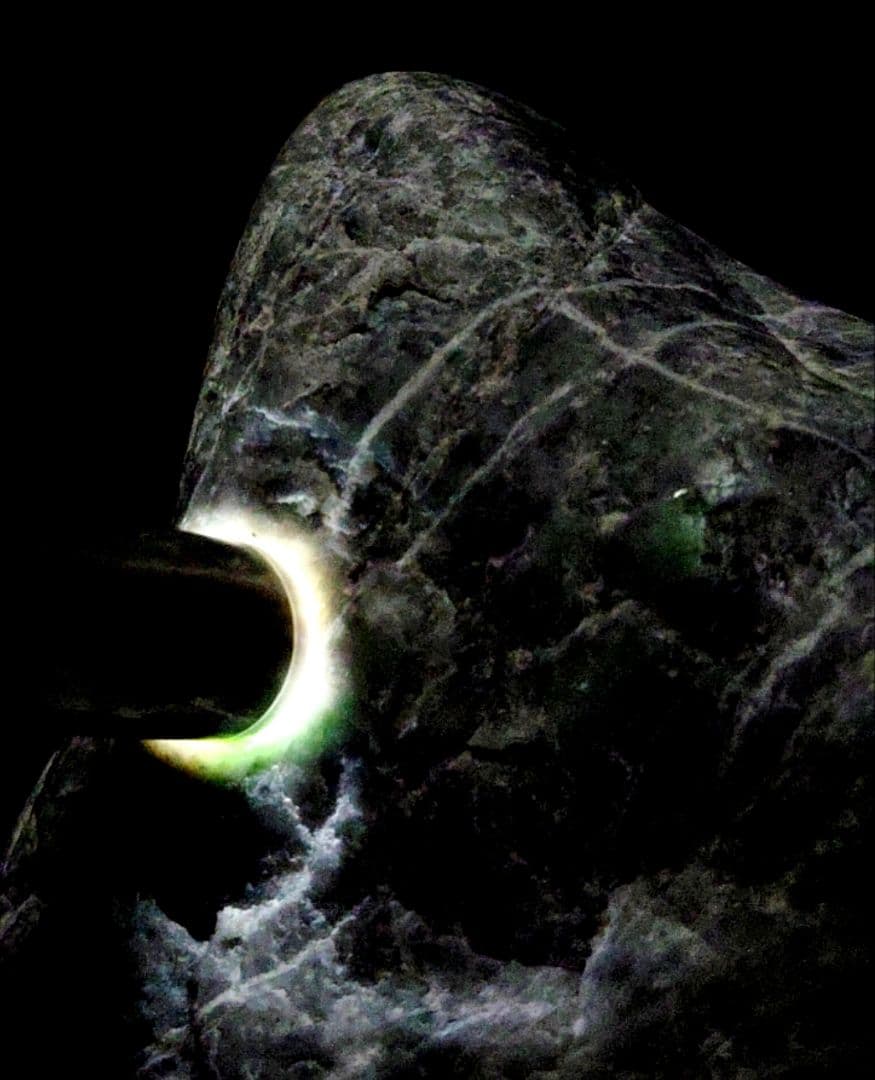 ★翡翠原石★糸魚川硬玉【小滝・川ズレ・底カット】