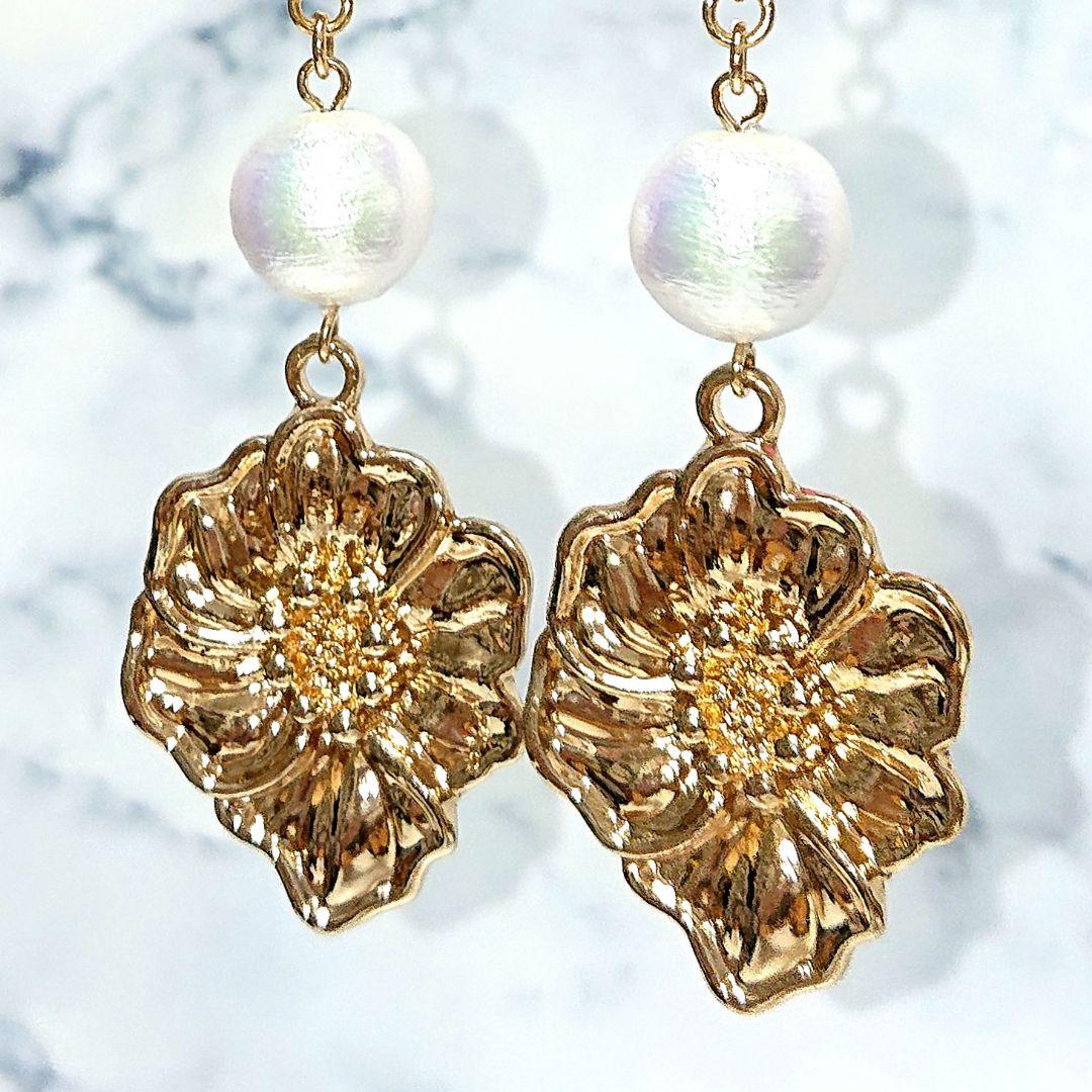 1/31まで限定値下げ★【ピアス】コットンパール×フラワー オーロラ