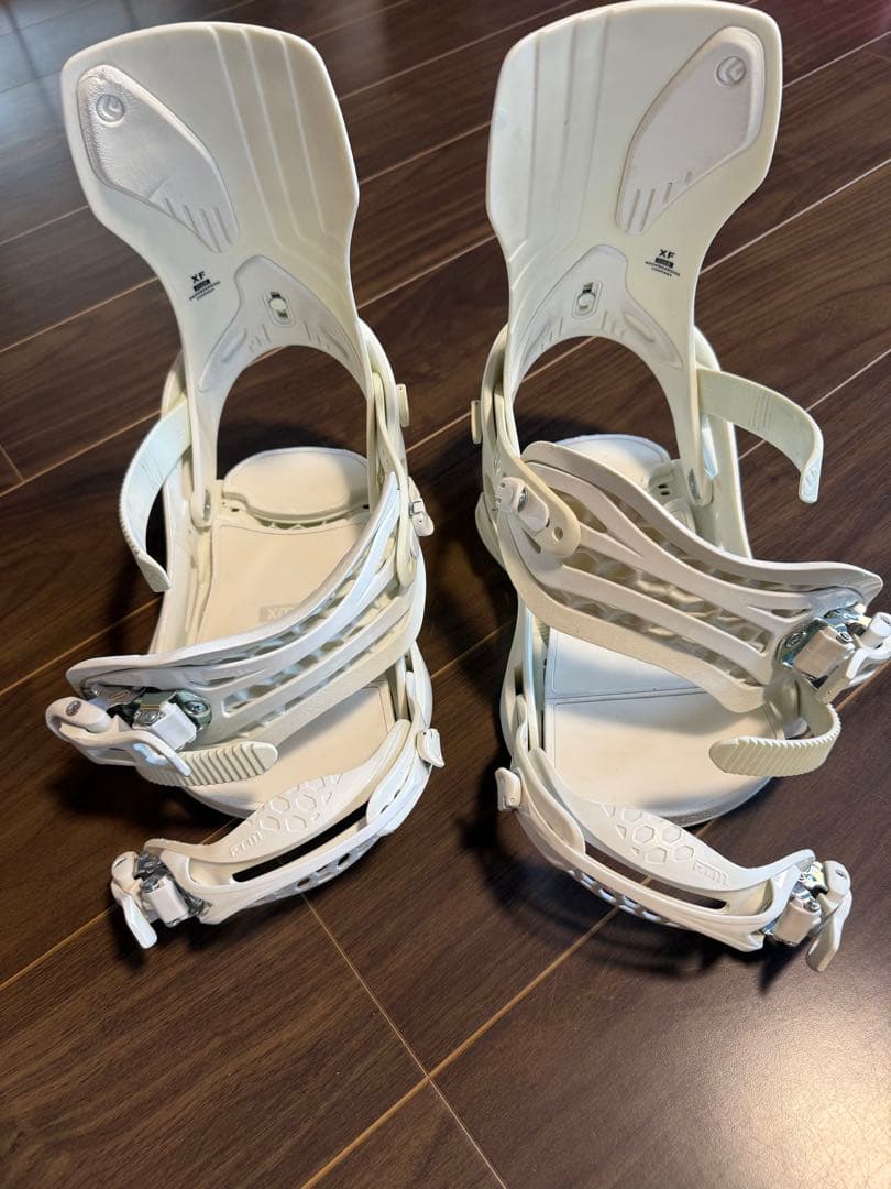 FLUX ホワイト ビンディング