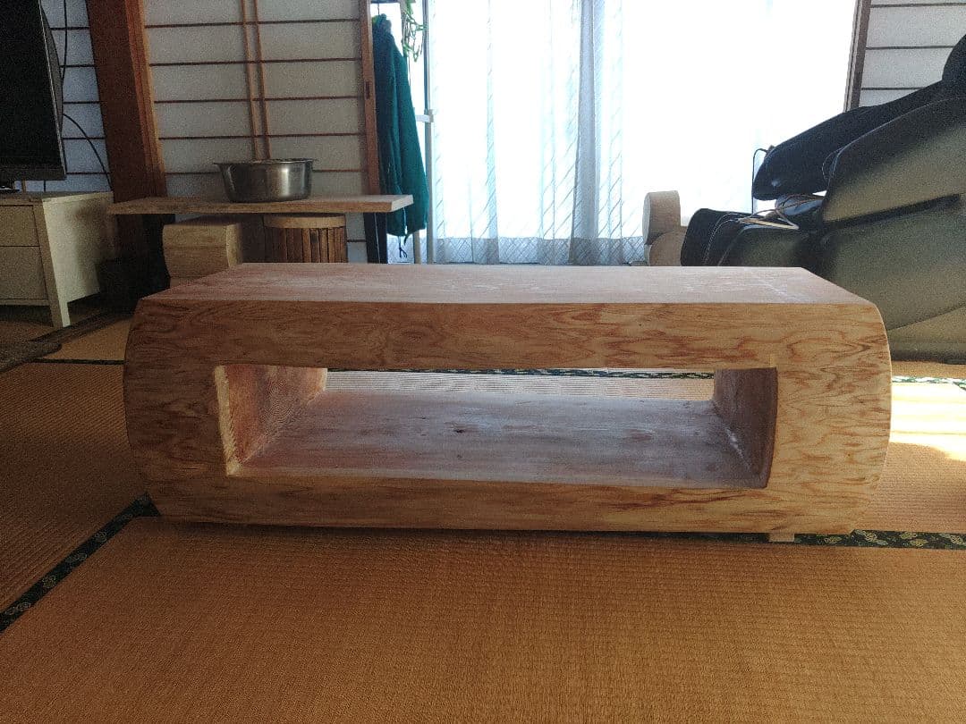 杉丸太のくりぬきテーブル