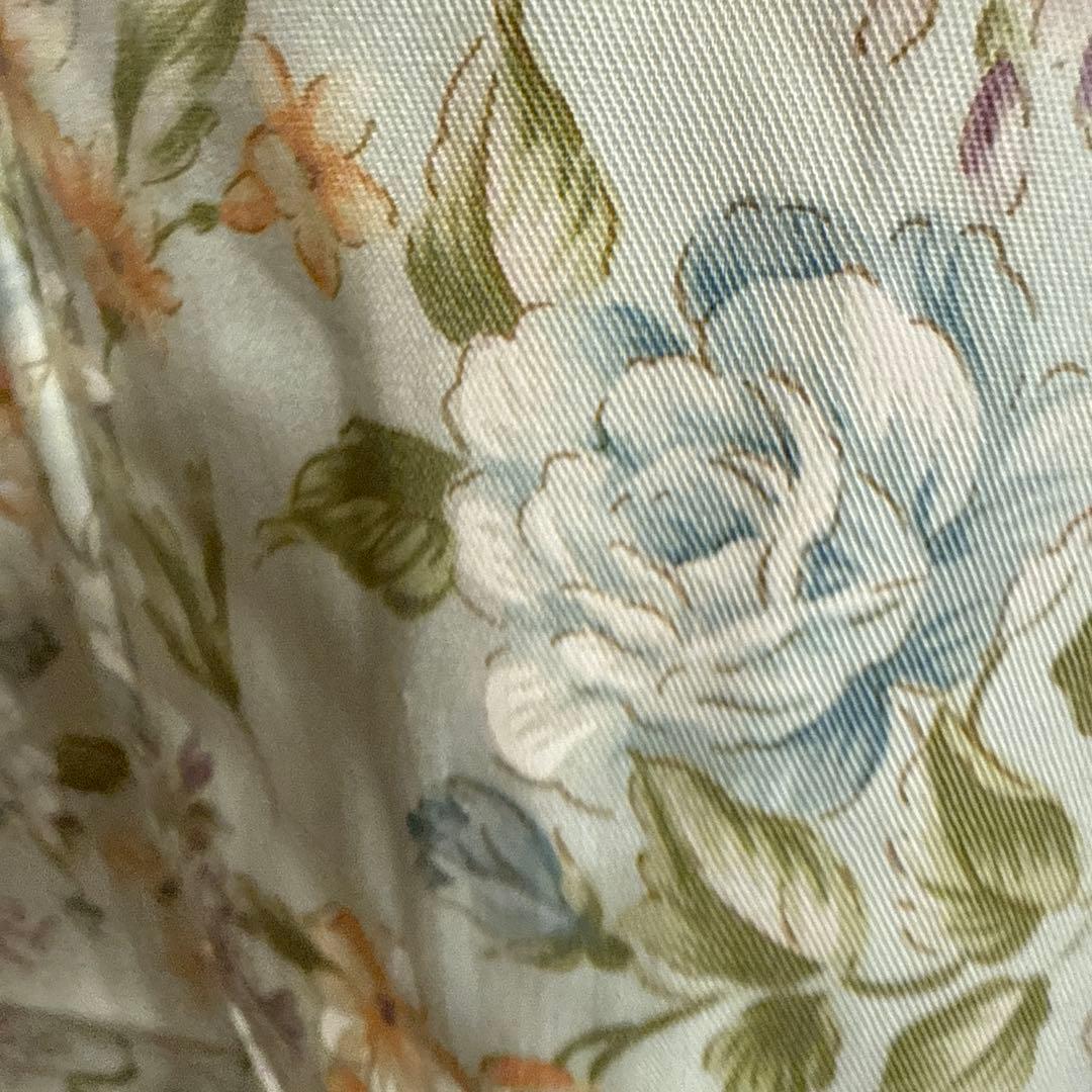 バレンチノガラバーニィのウエスト切り替えデザイン、たっぷりギャザーのエプロン