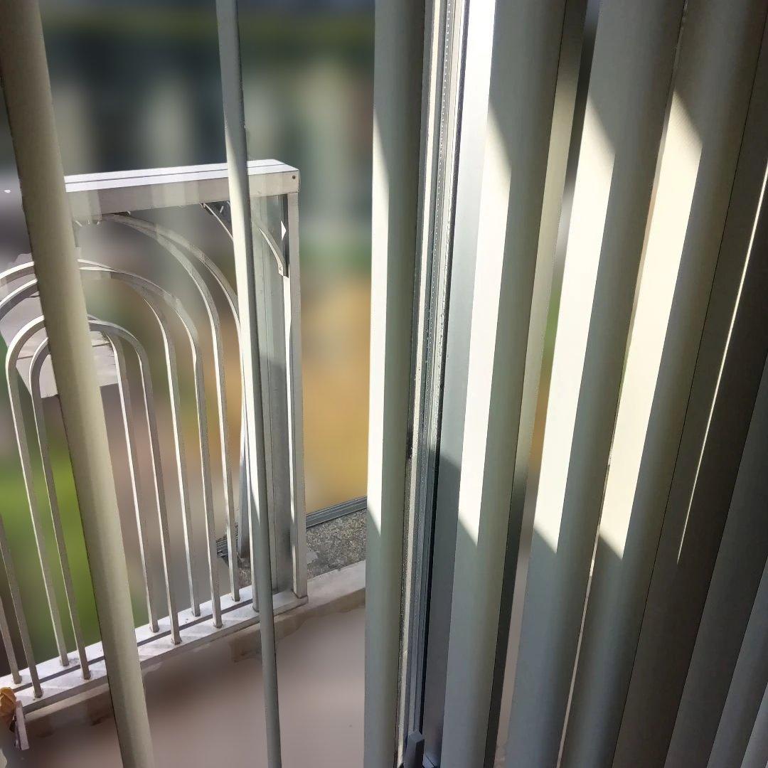 タチカワブラインドカーテンライトグレー　縦型ブラインド 1830✕1850