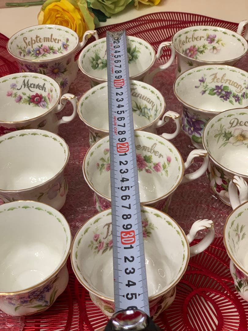   12個のティーカップとソーサーセット