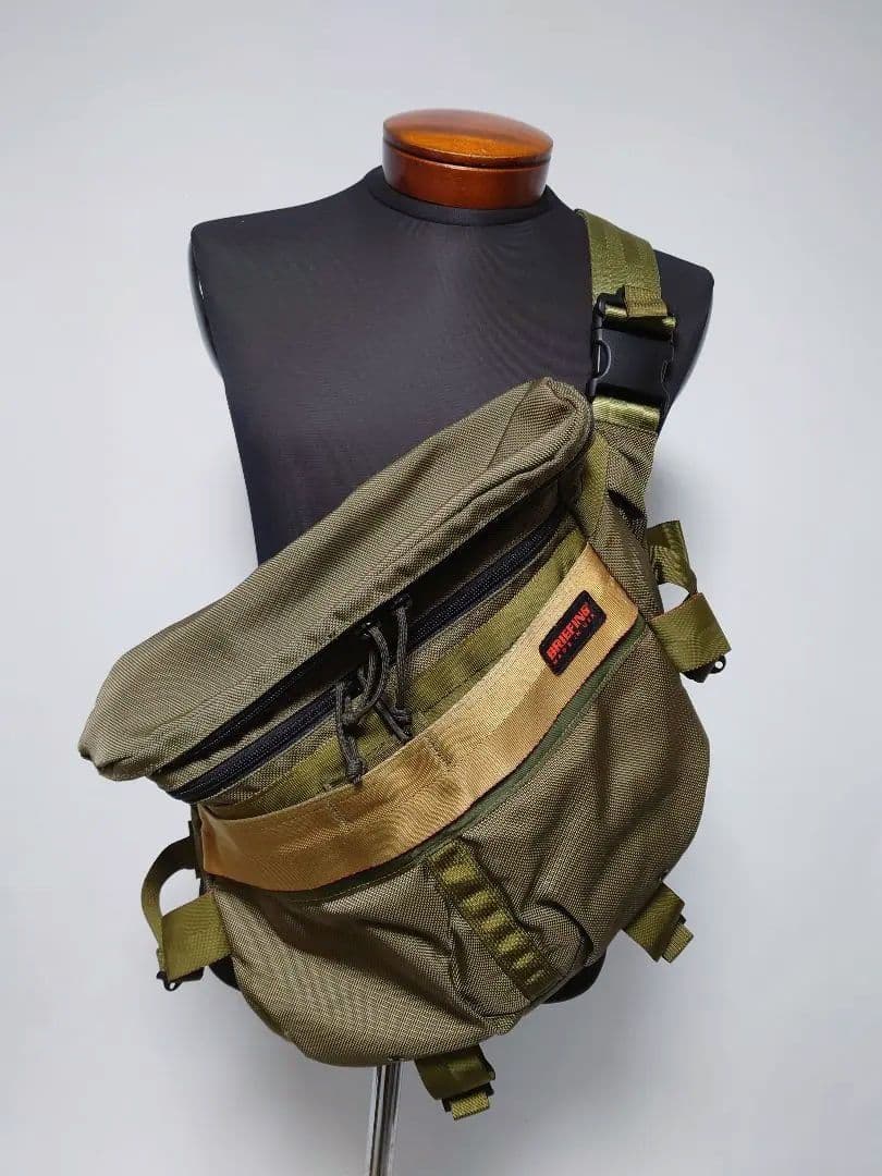 ブリーフィング メッセンジャー ショルダーバッグ アメリカ製 多機能大容量