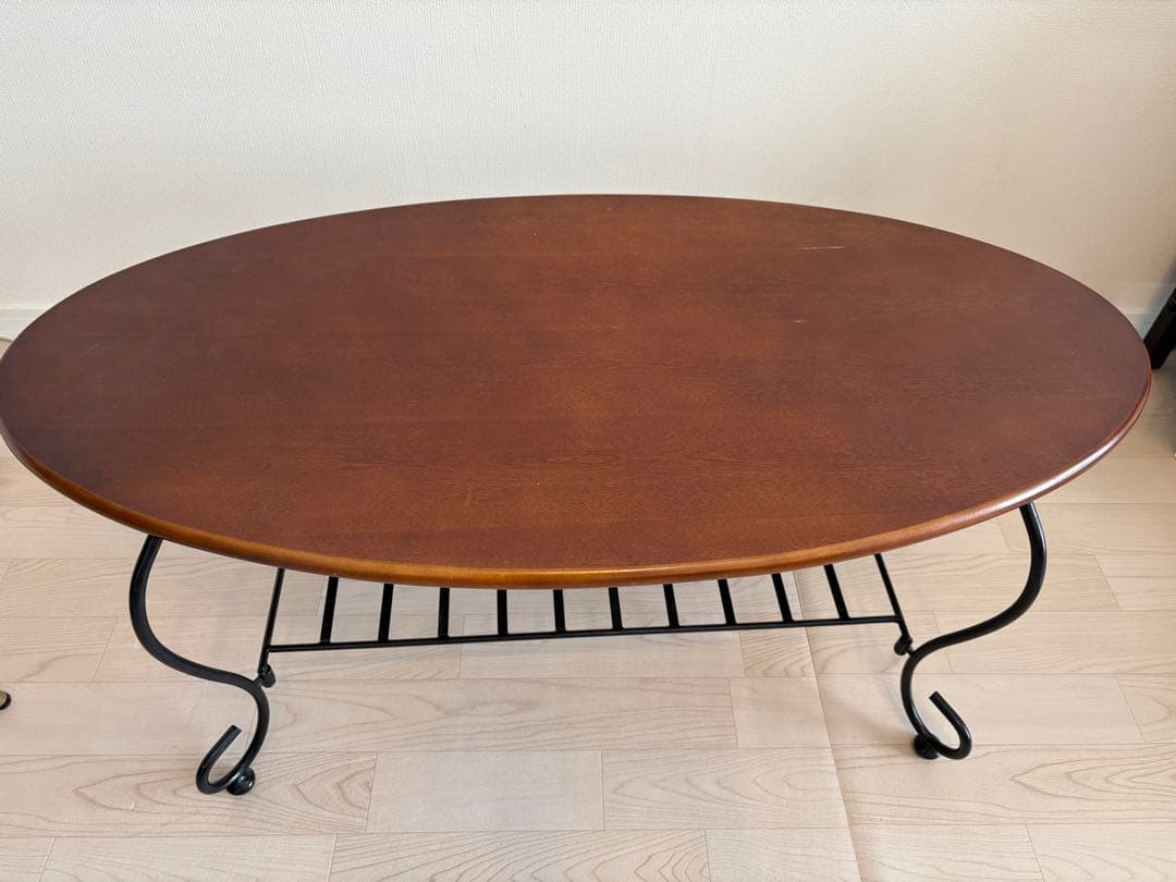 アンティーク調　楕円形のローテーブル