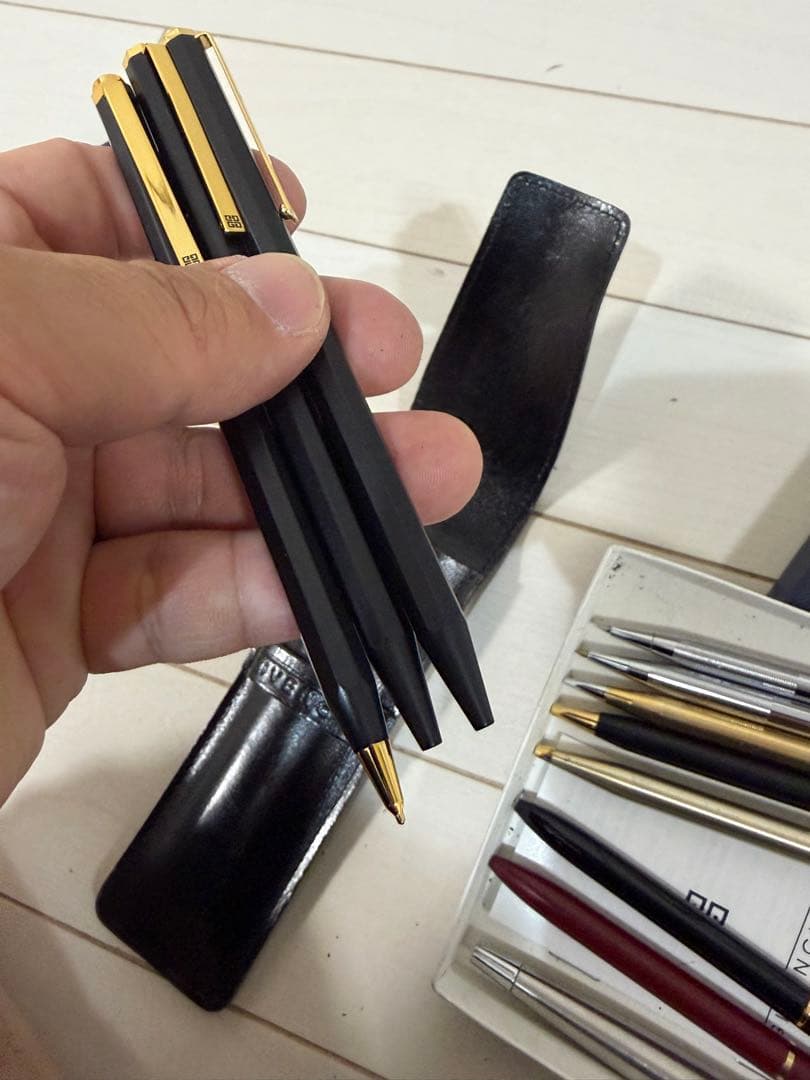 ジバンシー、Burberry、クロス、イヴ・サンローラン名刺ケース、ボールペン