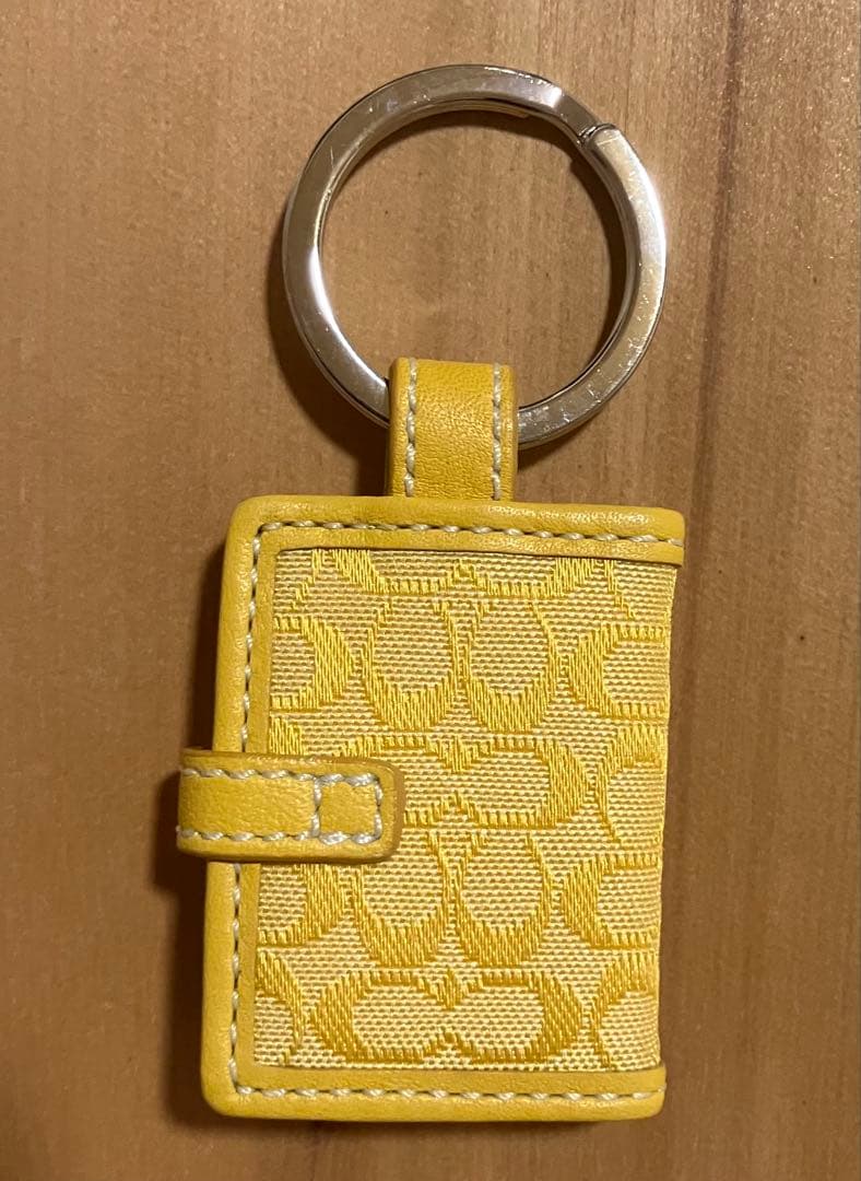 【新品未使用】COACH コーチ　キーホルダー　バッグチャーム　Cロゴ　写真入れ