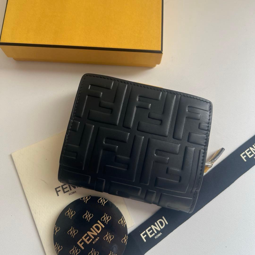 95 極上美品 FENDI フェンディ ズッカ 2つ折り財布