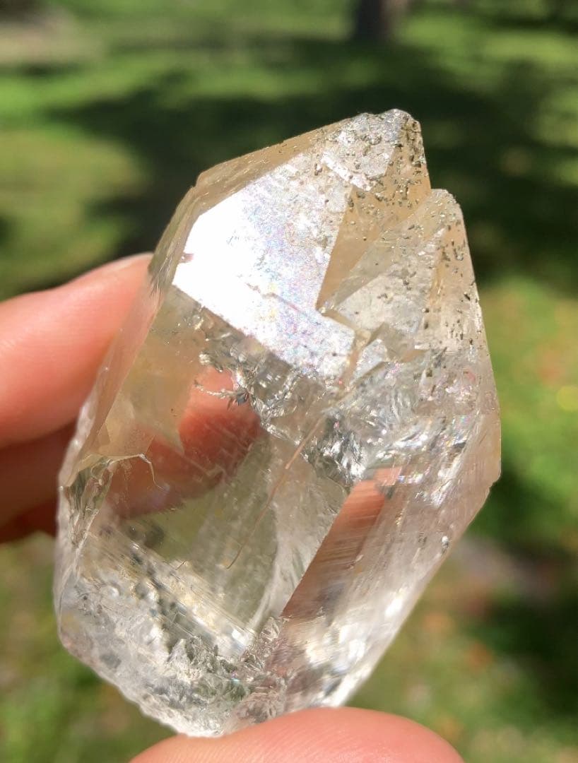 虹たっぷり！　パキスタン産　水晶　スカルドゥ　ハシュピ　ヒマラヤ水晶　原石