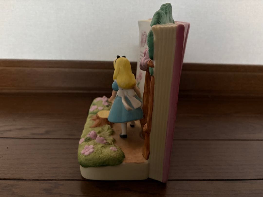 東京ディズニーランド　不思議の国のアリス　陶器製の置物