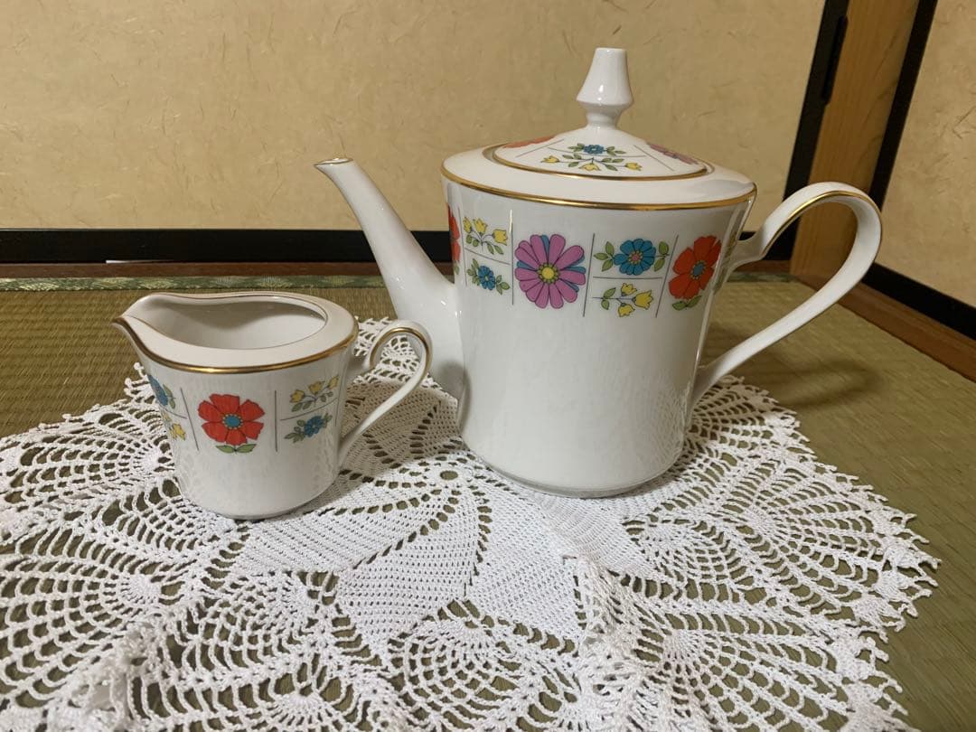 ノリタケ　昭和レトロポップ　ポット＆クリーマー　アイボリーチャイナ