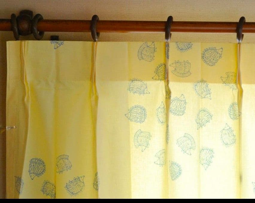 リサ・ラーソン イエローカーテン