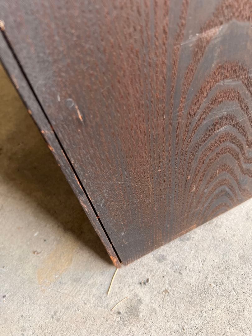 大型ダークブラウン箪笥 彫刻装飾付き