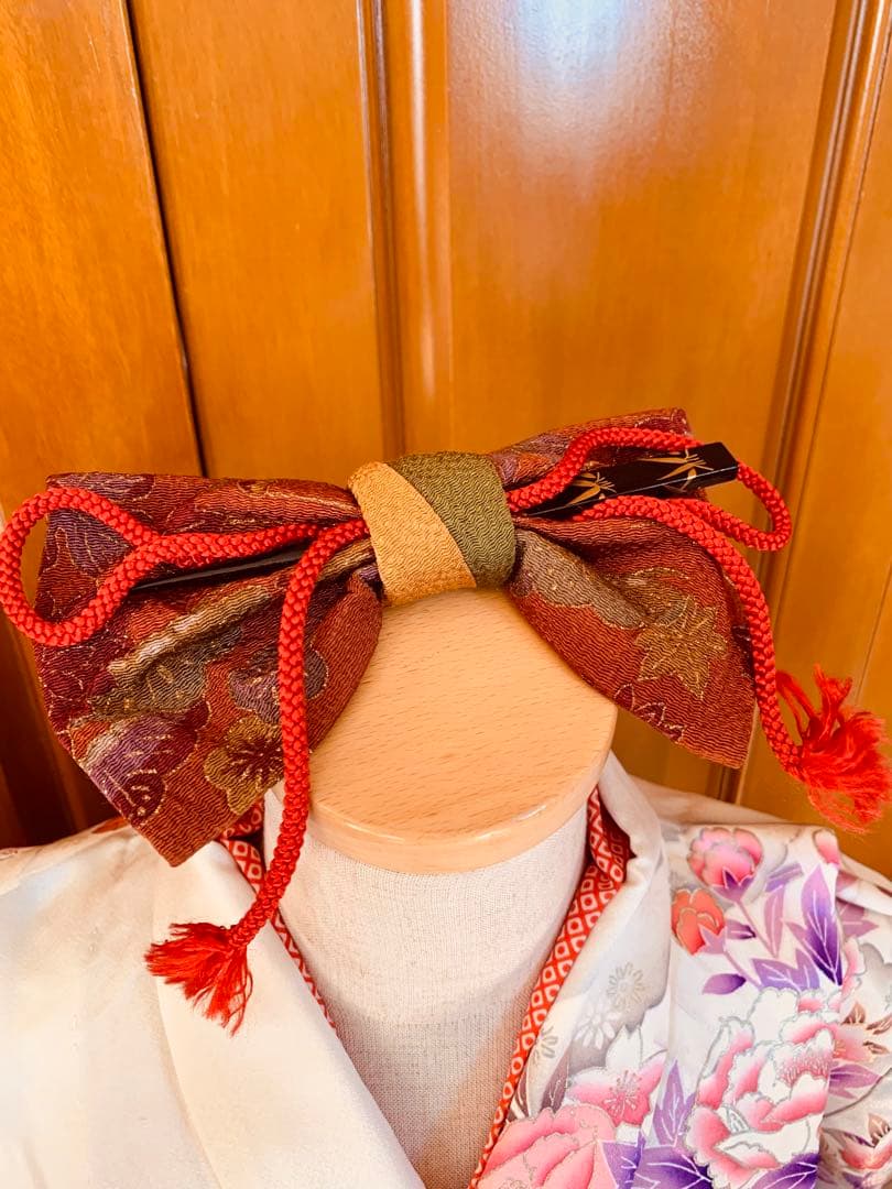 ハーフ成人式や百人一首大会　卒業式などに　十二単の女の人の振袖と袴のセット