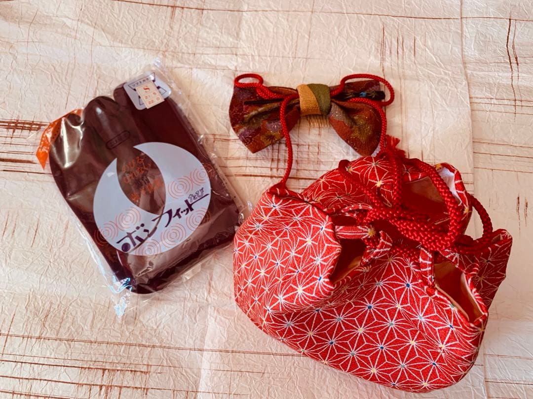 ハーフ成人式や百人一首大会　卒業式などに　十二単の女の人の振袖と袴のセット