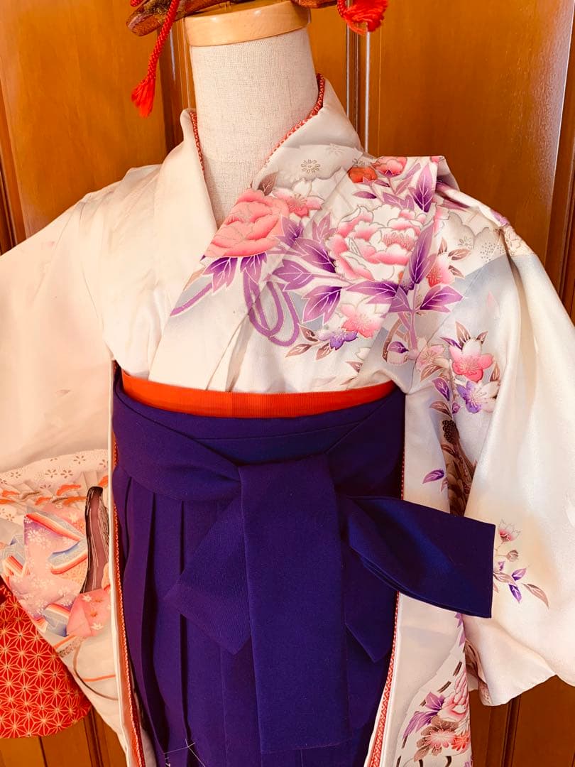 ハーフ成人式や百人一首大会　卒業式などに　十二単の女の人の振袖と袴のセット