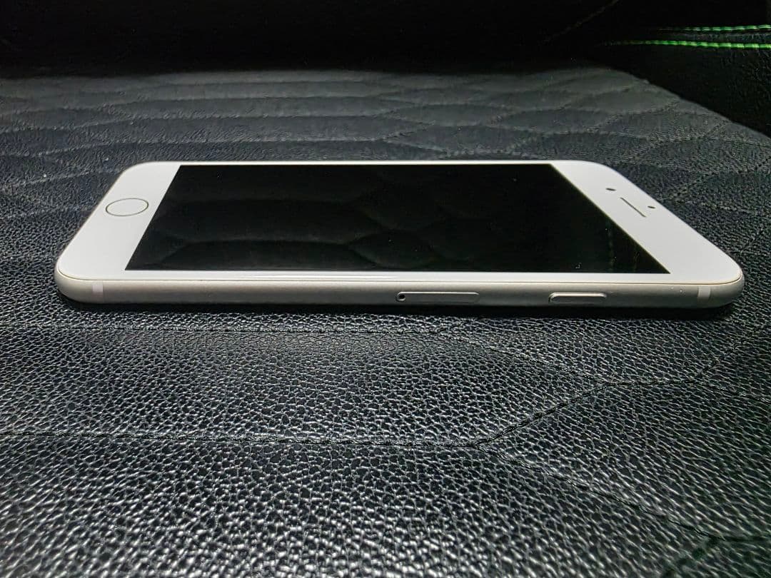 iPhone 8 シルバー 本体 SIMフリー 64GB