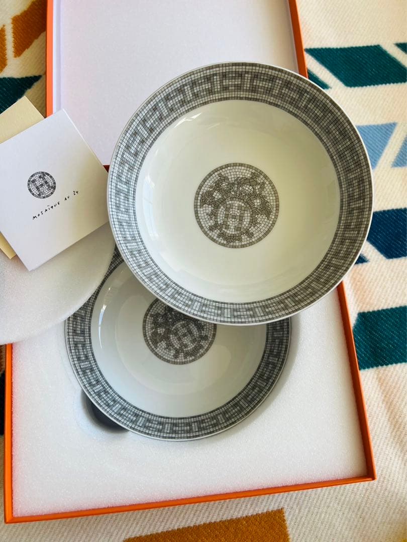 新品 2枚 HERMES エルメス〈モザイク24〉プラチナ シリアルプレート