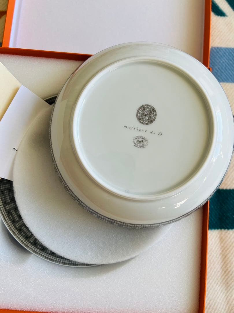 新品 2枚 HERMES エルメス〈モザイク24〉プラチナ シリアルプレート