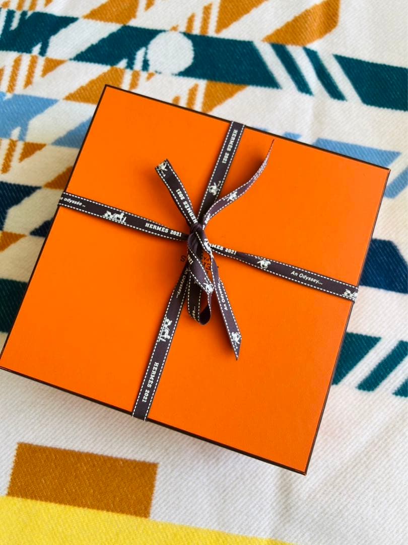 新品 2枚 HERMES エルメス〈モザイク24〉プラチナ シリアルプレート