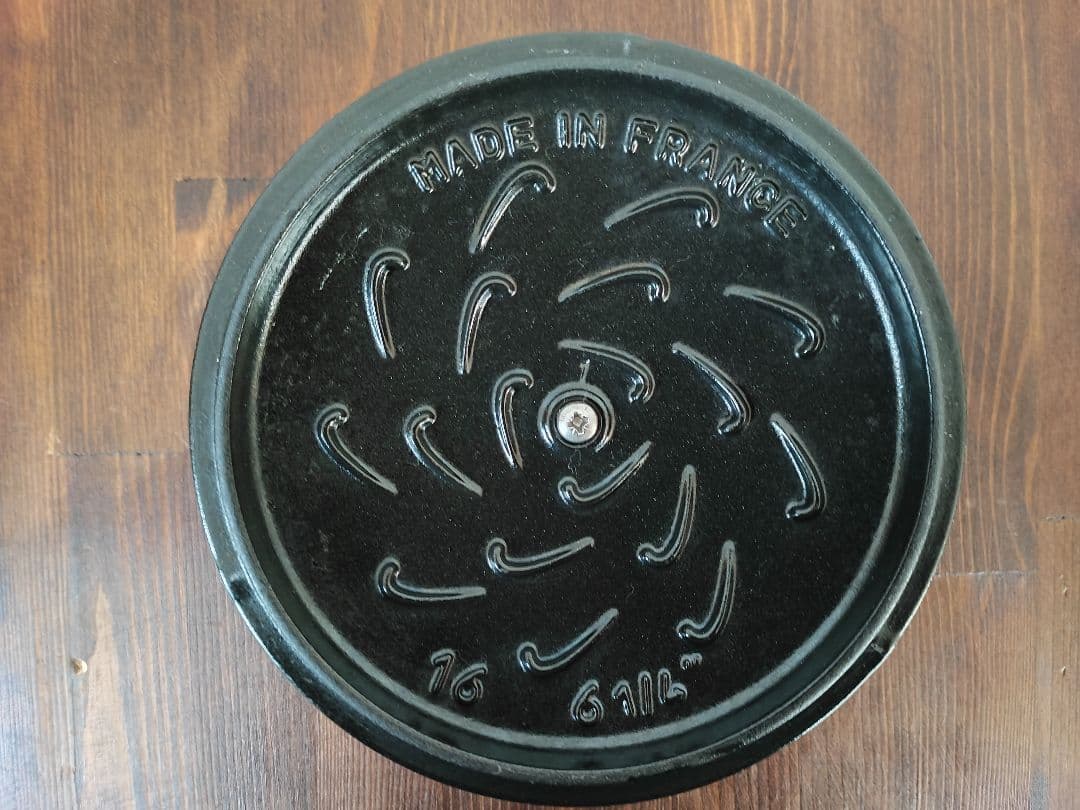 staub ラココットde gohan M lily ラメール