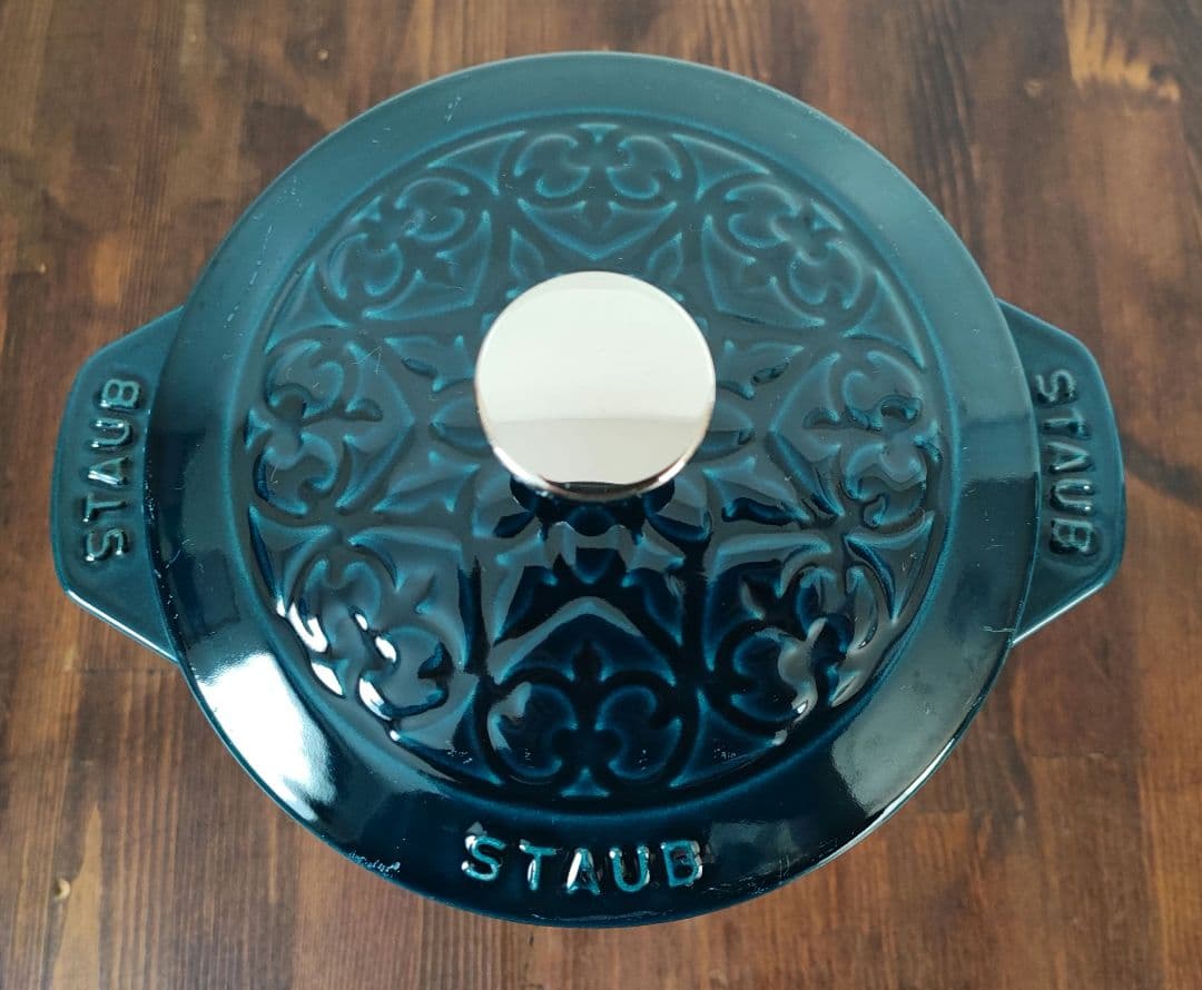 staub ラココットde gohan M lily ラメール