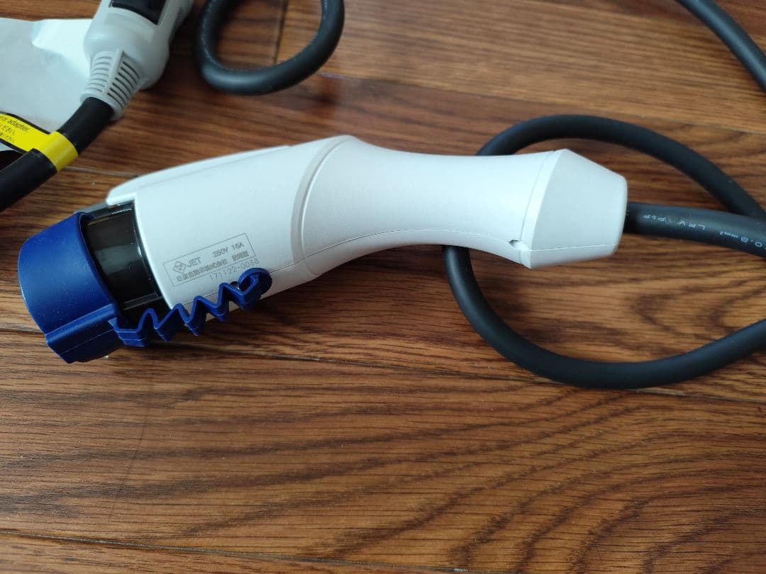 【送料込み】純正　日産リーフ　充電ケーブル　モデル 29690 3NK7E