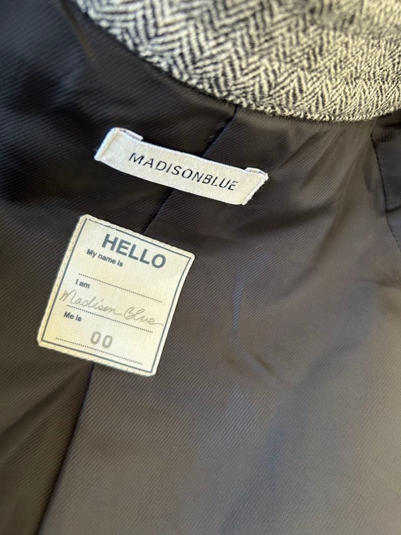 マディソンブルー　コート　軽いです。